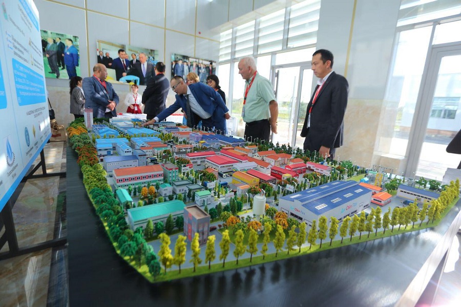 Qazaqstandyq ǵalymdar men bıznesmender eń qýatty avtotransformatordy tanystyrdy