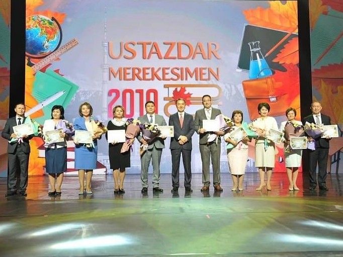 Almatyda úzdik ustazdar marapattaldy