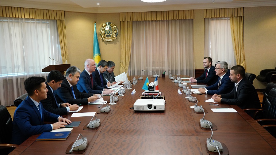 Roman Sklıar Fransııa jáne Belarýs elshilerimen kezdesti