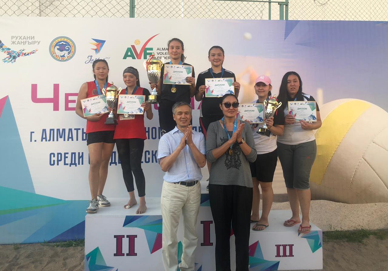Almatyda jaǵajaı voleıbolynan stýdenttik lıga aıaqtaldy