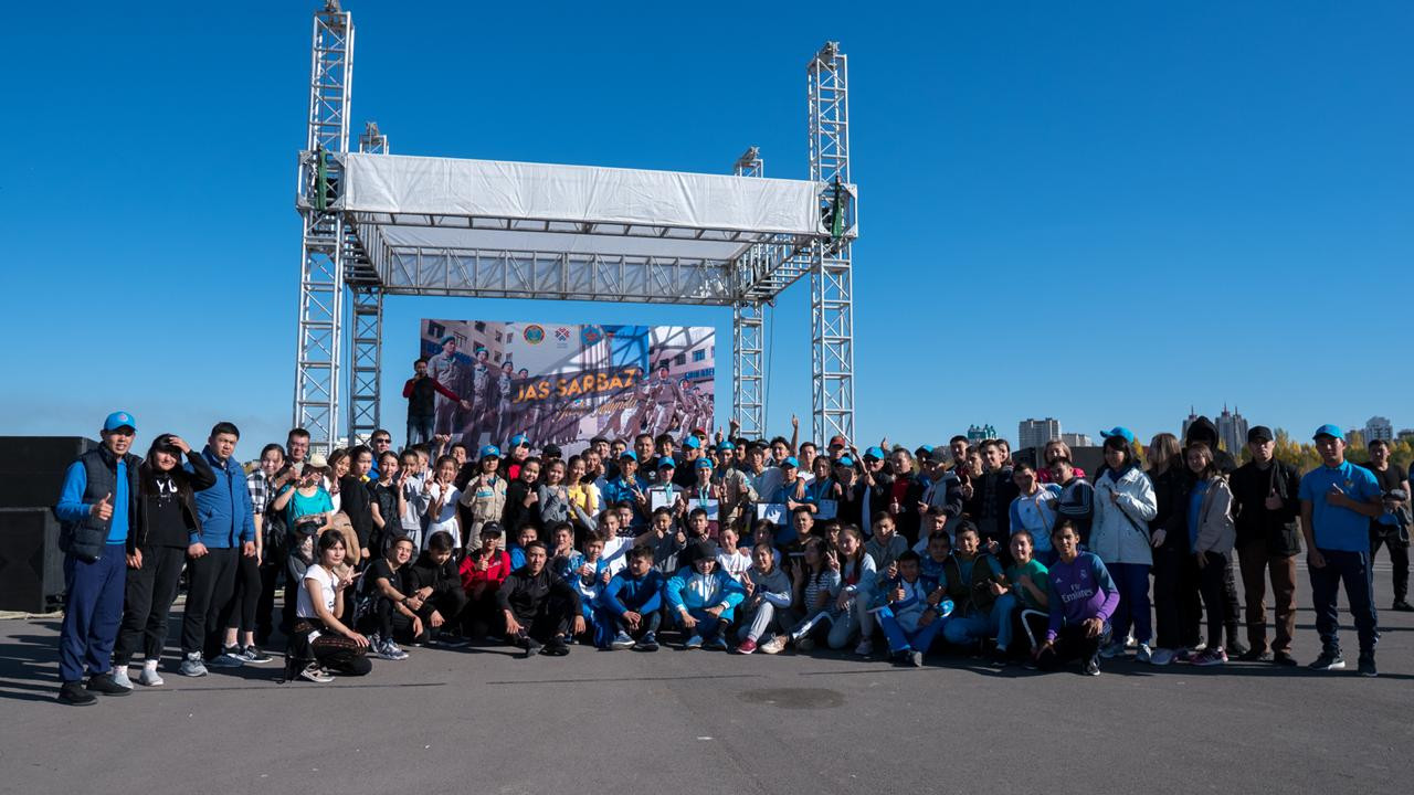 «Jas sarbaz» qozǵalysy tárbıelenýshileriniń arasynda júgirýden jarys ótti