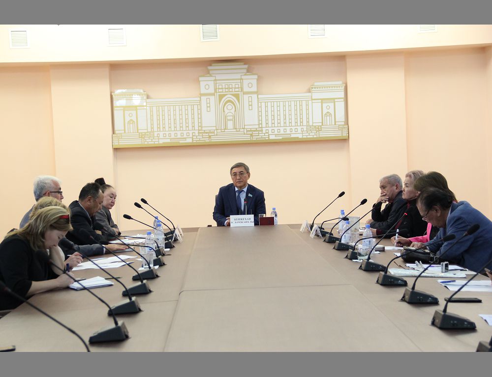 Qazaq ádebıetiniń «Úsh báıteregine» arnalǵan konferensııa ótti