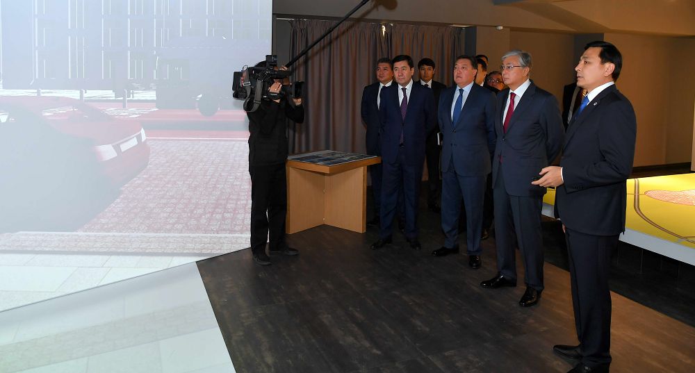 Qasym-Jomart Toqaev «Astana Bas jospary» ǵylymı-zertteý jobalyq ınstıtýtyna bardy