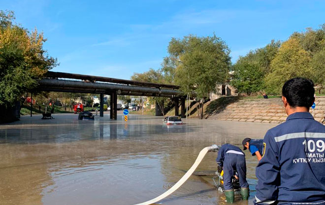 Almatyda jarylǵan sý qubyry qalpyna keltiriledi