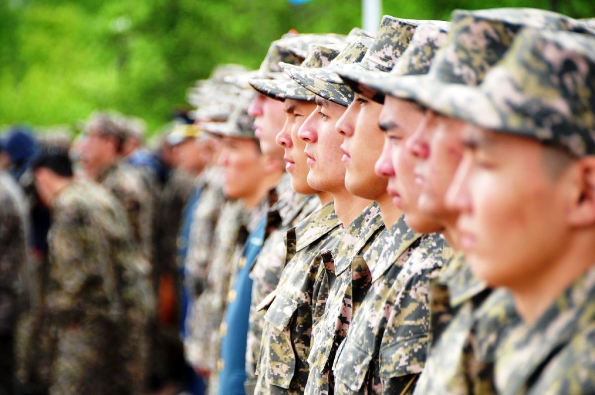Elimizdiń batysyndaǵy áskerı qyzmetshiler jyldyń qorytyndy tekserisin tapsyrýda