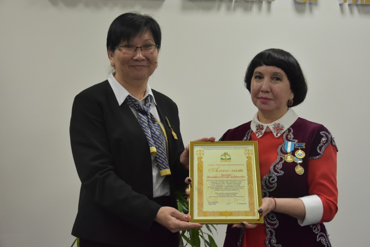 Almatynyń úzdik kitaphanashylary marapattaldy