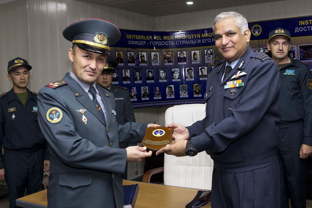 Úndistan delegasııasy qazaqstandyq áskerı ınstıtýtta boldy