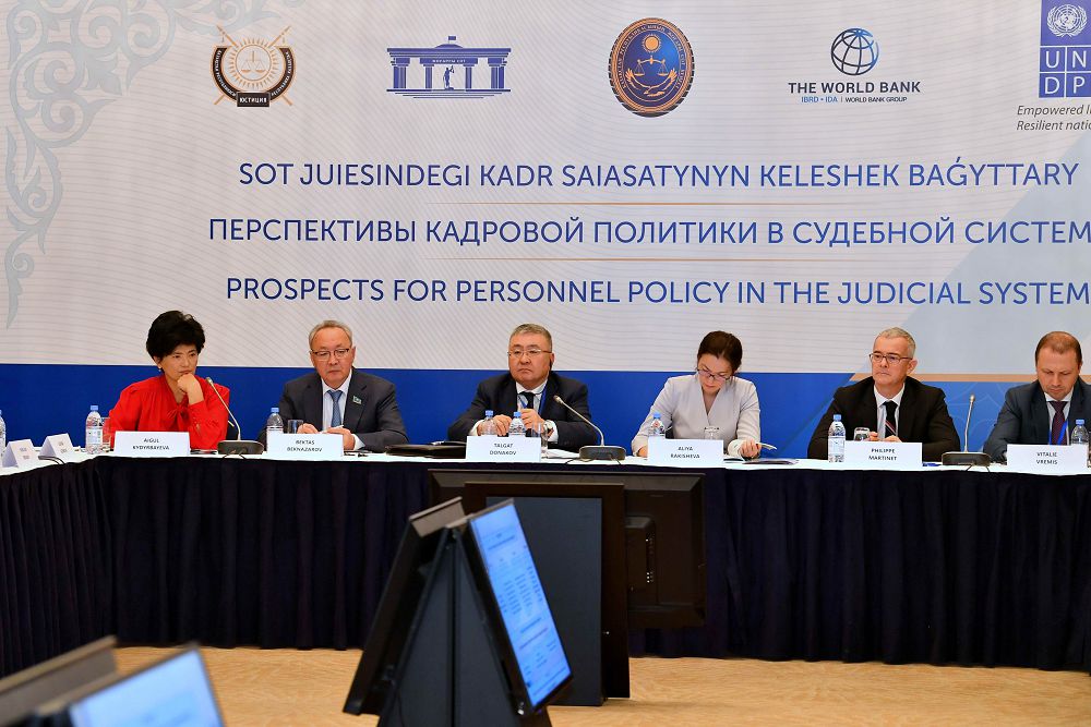 B.Beknazarov Sot keńesi uıymdastyrǵan dóńgelek ústelge qatysty