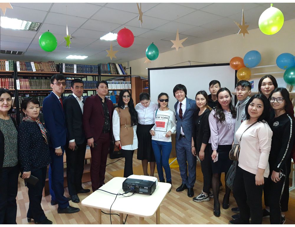 Kózderi ǵarip bolǵanmen,  kóńilderi jaryq