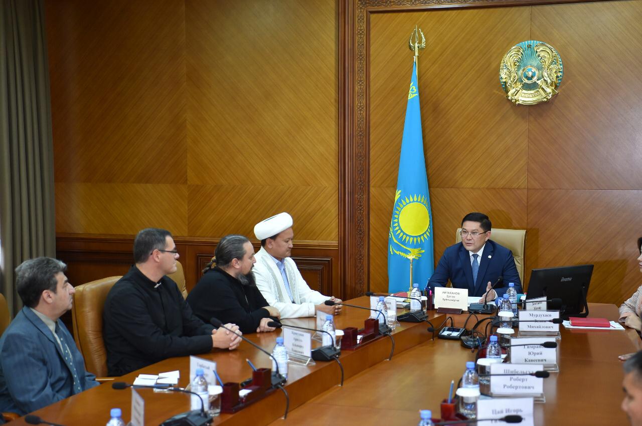 E.Aıtahanov:Bizdi shetelde tatýlyqtyń etalony retinde tanıdy