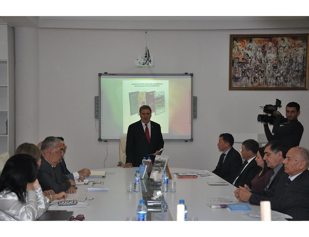 Bakýde Túrki akademııasynyń jańa kitaptary tanystyryldy