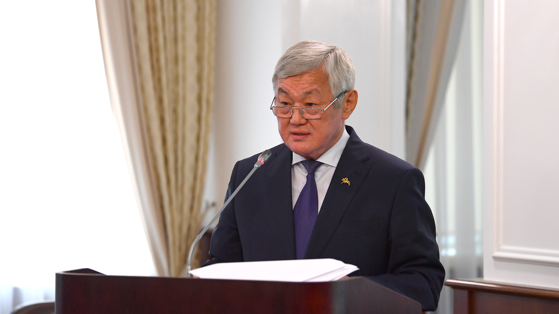 «Qarajat bar, nátıje joq» — B.Saparbaev «Eńbek» baǵdarlamasynyń oryndalýyn synǵa aldy