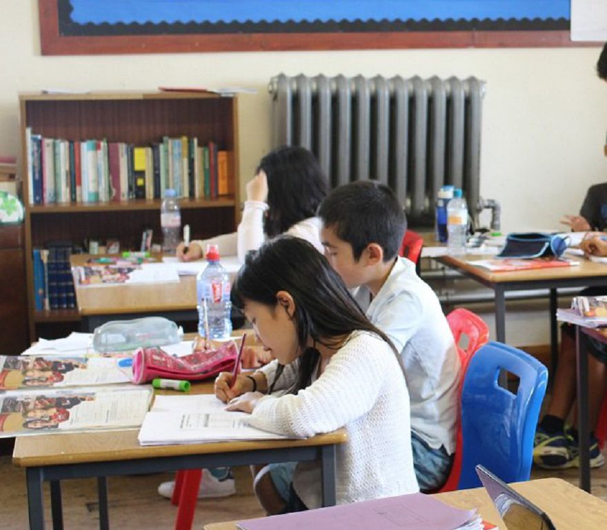 Aǵylshyn tiline arnalǵan  bólme ashqan aqsaqal