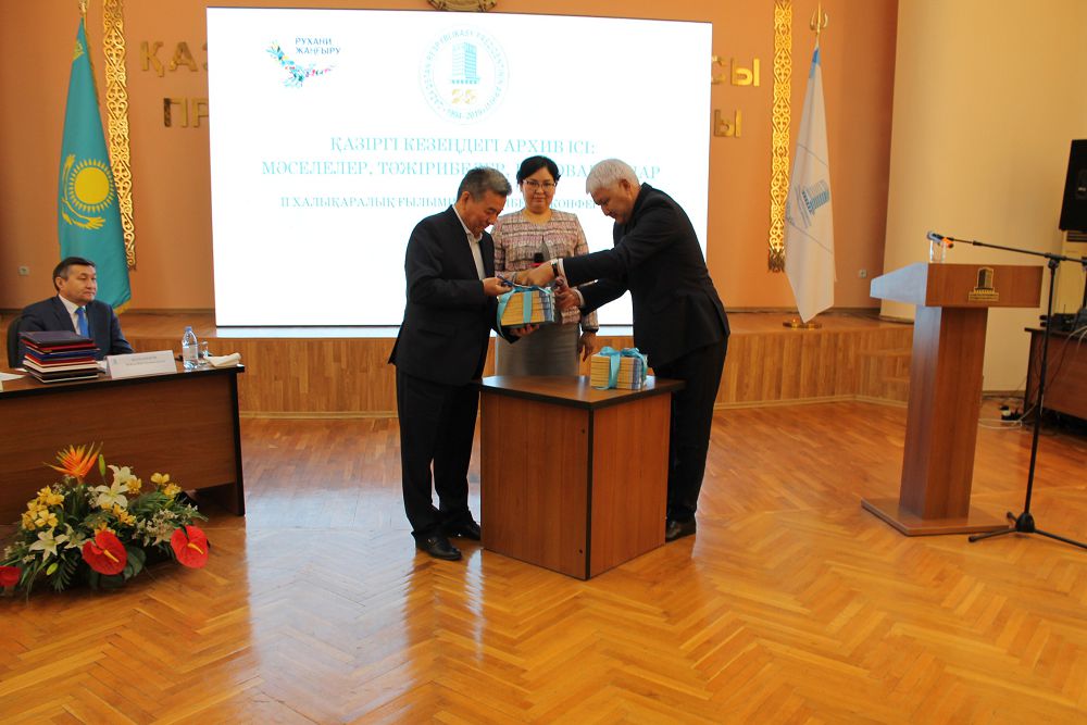 Prezıdent Arhıvine – 25 jyl