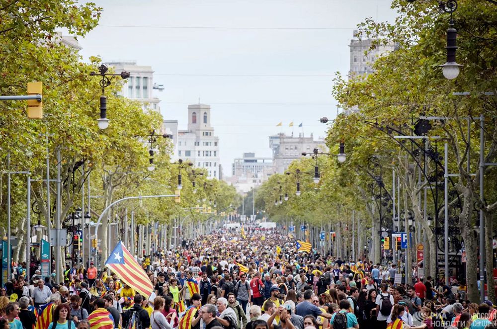 Katalonııa halqy jappaı bas kóterdi