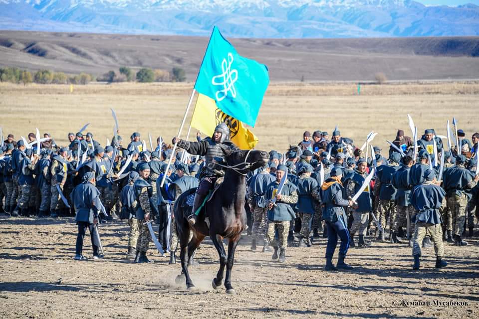 Taldyqorǵanda Orbulaq shaıqasynyń tarıhı qoıylymy qaıta sahnalandy