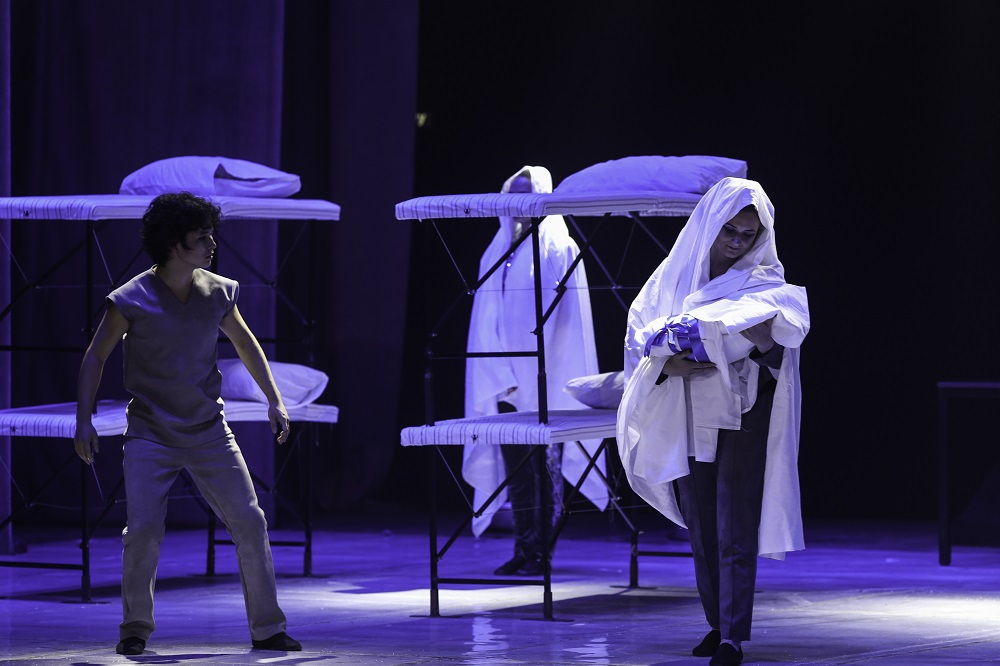 Erekshe akterlerdiń alǵashqy qazaqstandyq teatry kórermenderin tánti etti