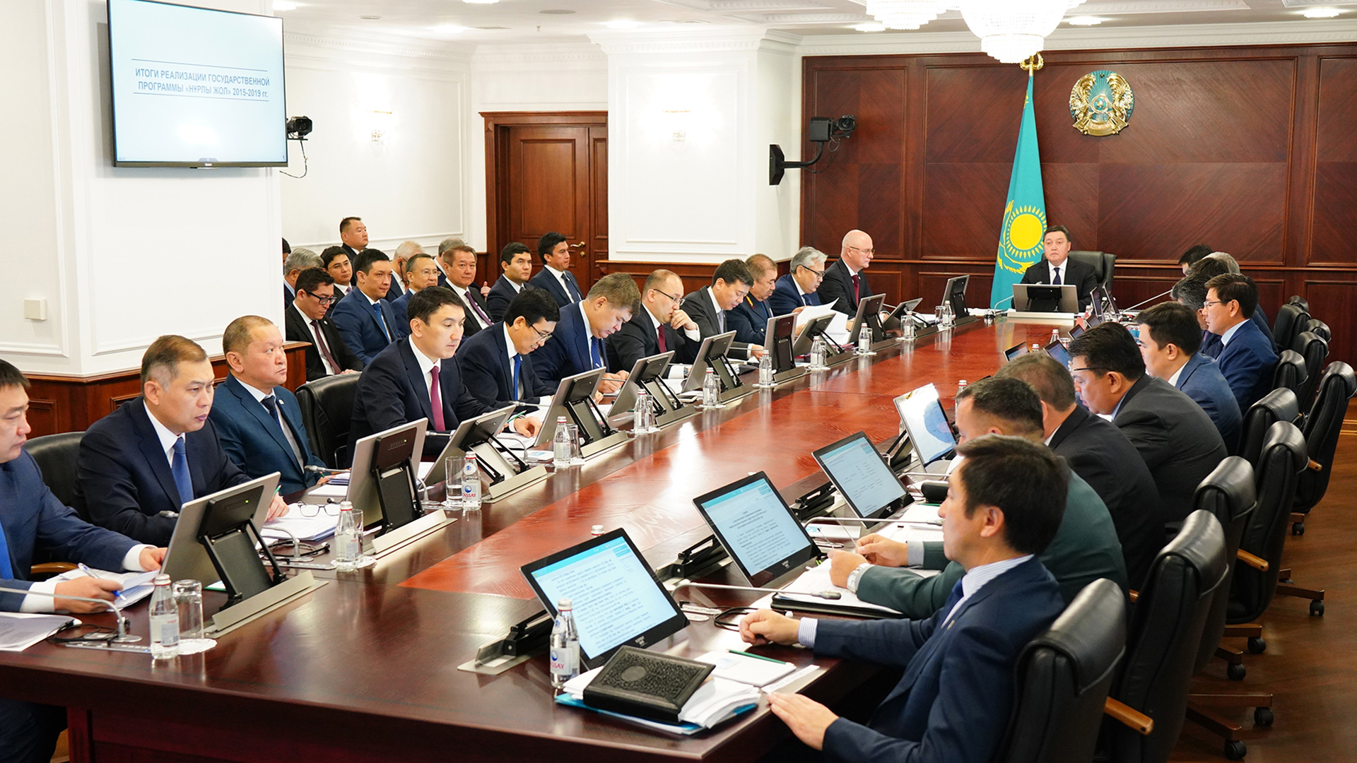 A.Mamın memlekettik-jekeshelik áriptestikti damytýdy tapsyrdy