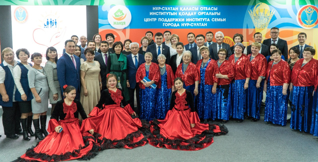 Elordada úzdik áleýmettik qyzmetkerler marapattaldy