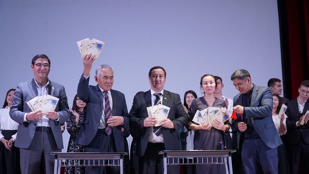 Almatyda «Men seni jaqsy kórem ómir!» áńgimeler jınaǵy tanystyryldy