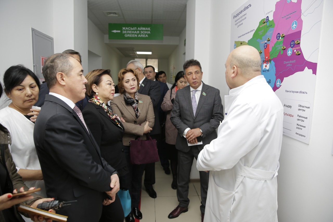 Senatorlar Atyraýdaǵy oblystyq perınataldyq ortalyqta boldy