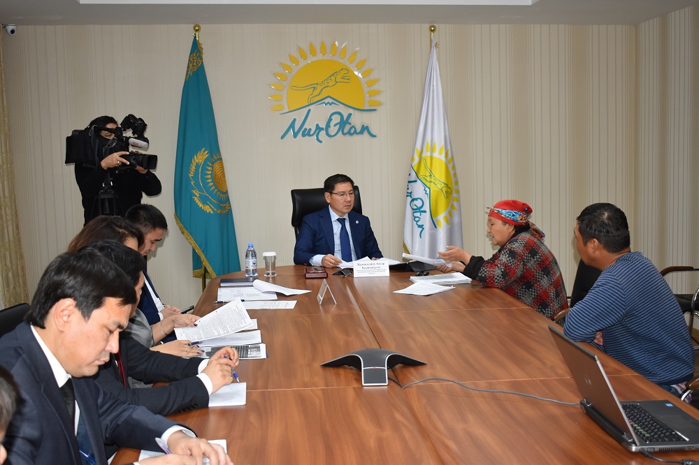 Asqar Jumaǵalıev Nur Otan alańynda azamattardy qabyldady