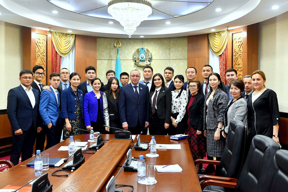 B. Beknazarov: El ıgiligi úshin eńbek etińizder