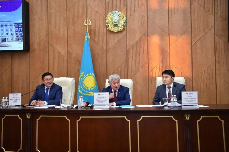 Berdibek Saparbaev Shymkent turǵyndarymen kezdesti