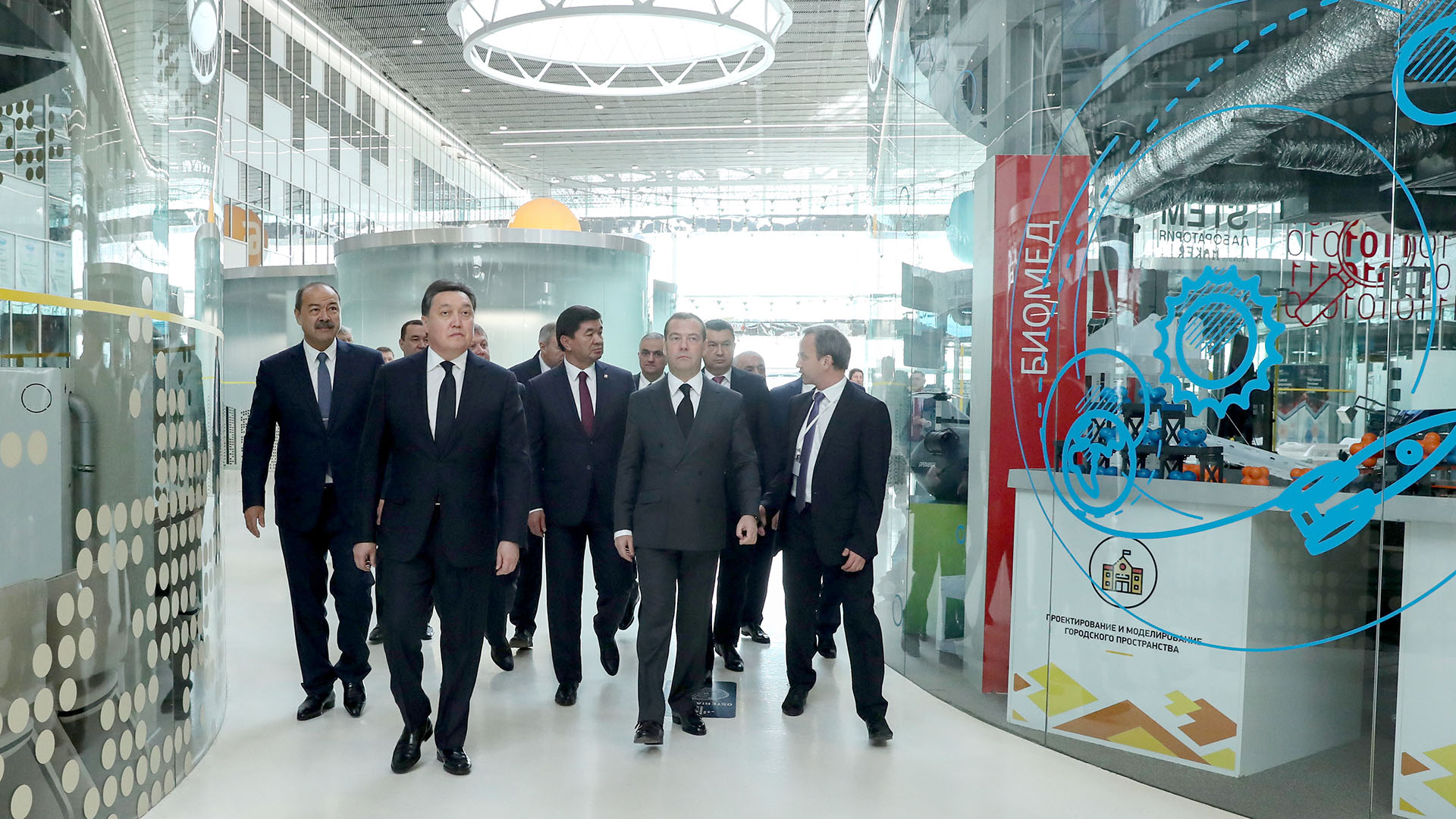 Asqar Mamın Dmıtrıı Medvedevpen kelissózder ótkizdi