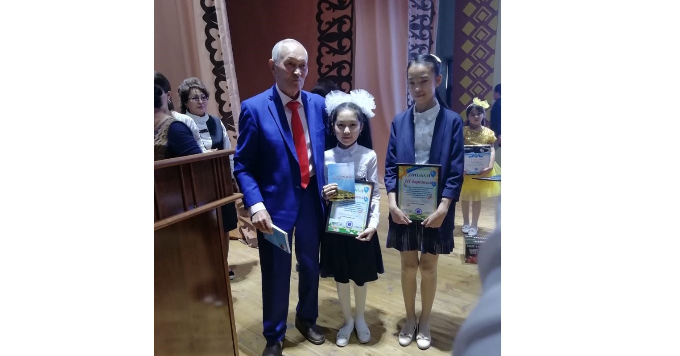 Jazýshy jas oqyrmandarymen júzdesti