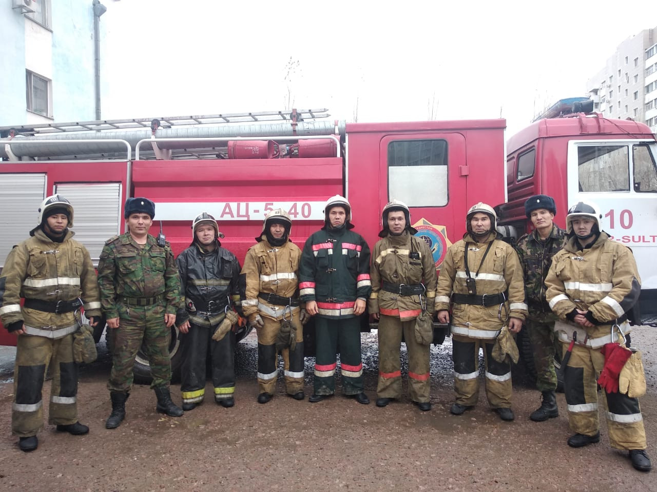 Elordalyq qutqarýshylar tórt eresek pen balany qutqardy