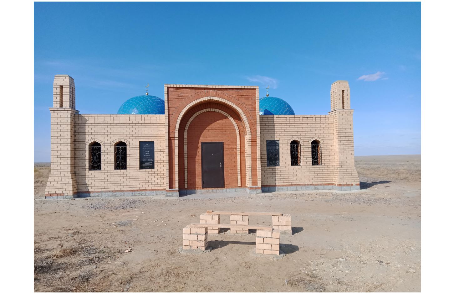 Tilep qobyzshyǵa kesene turǵyzyldy