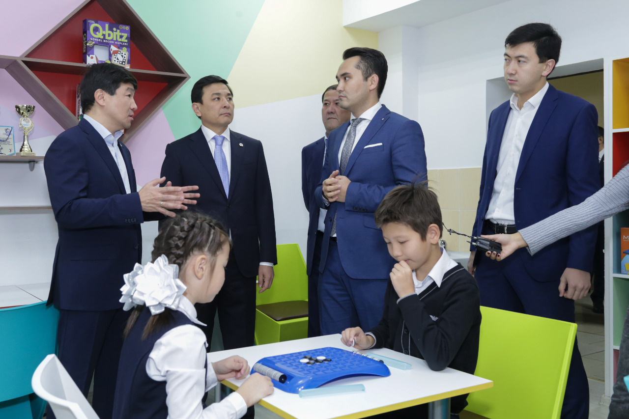 Muǵalimderge qoldaý kórsetý kúsheıtiledi