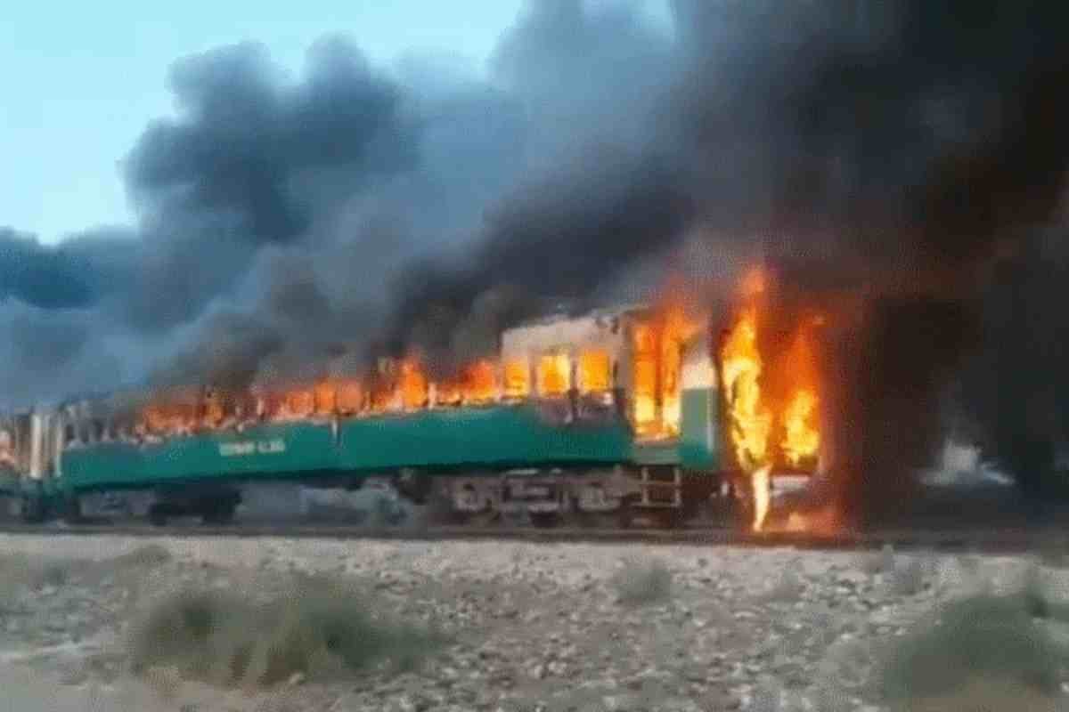 Qasym-Jomart Toqaev Pákistan Prezıdentine kóńil aıtý jedelhatyn joldady