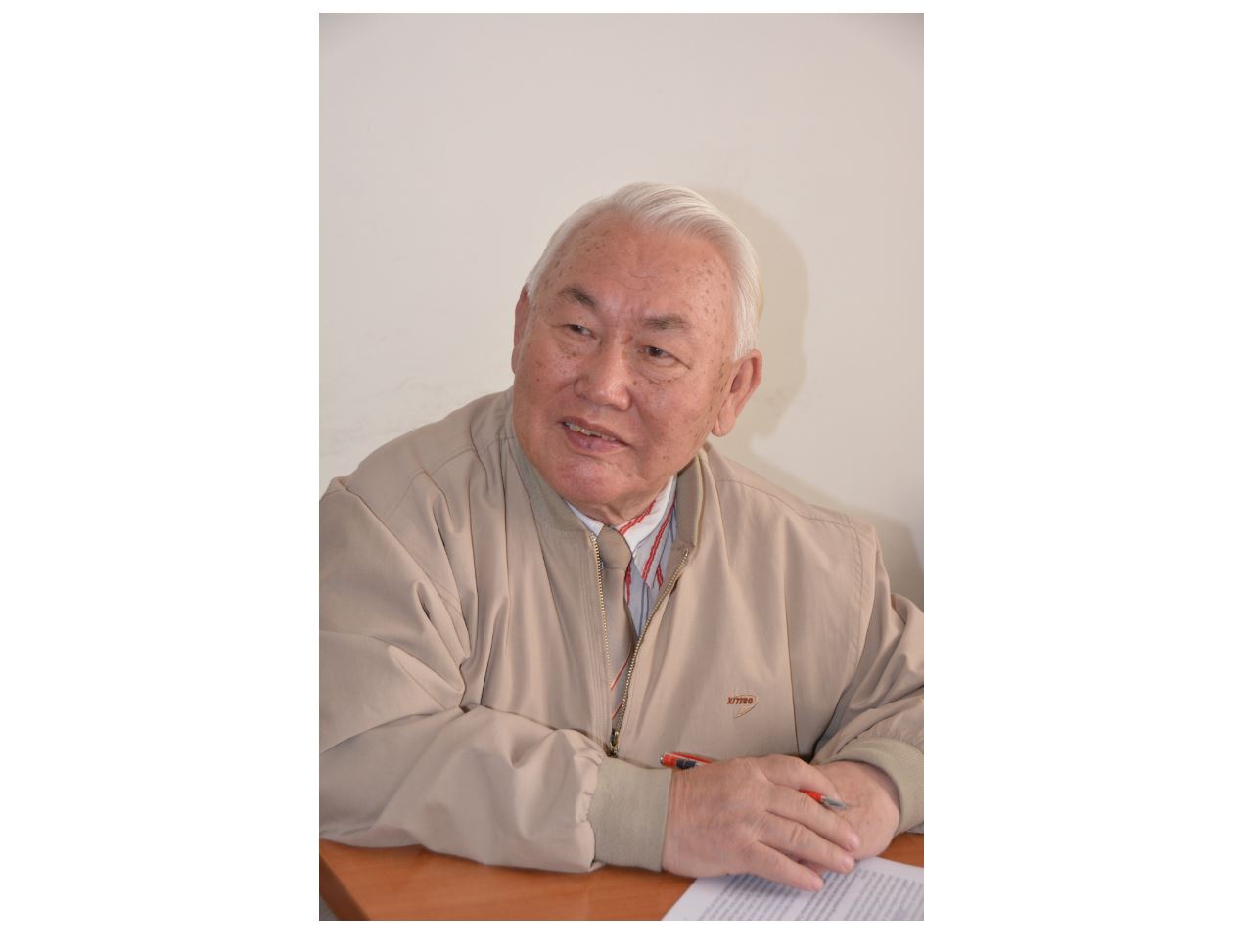 Boıda bardy  kózge uryp, jaltyramaǵan...