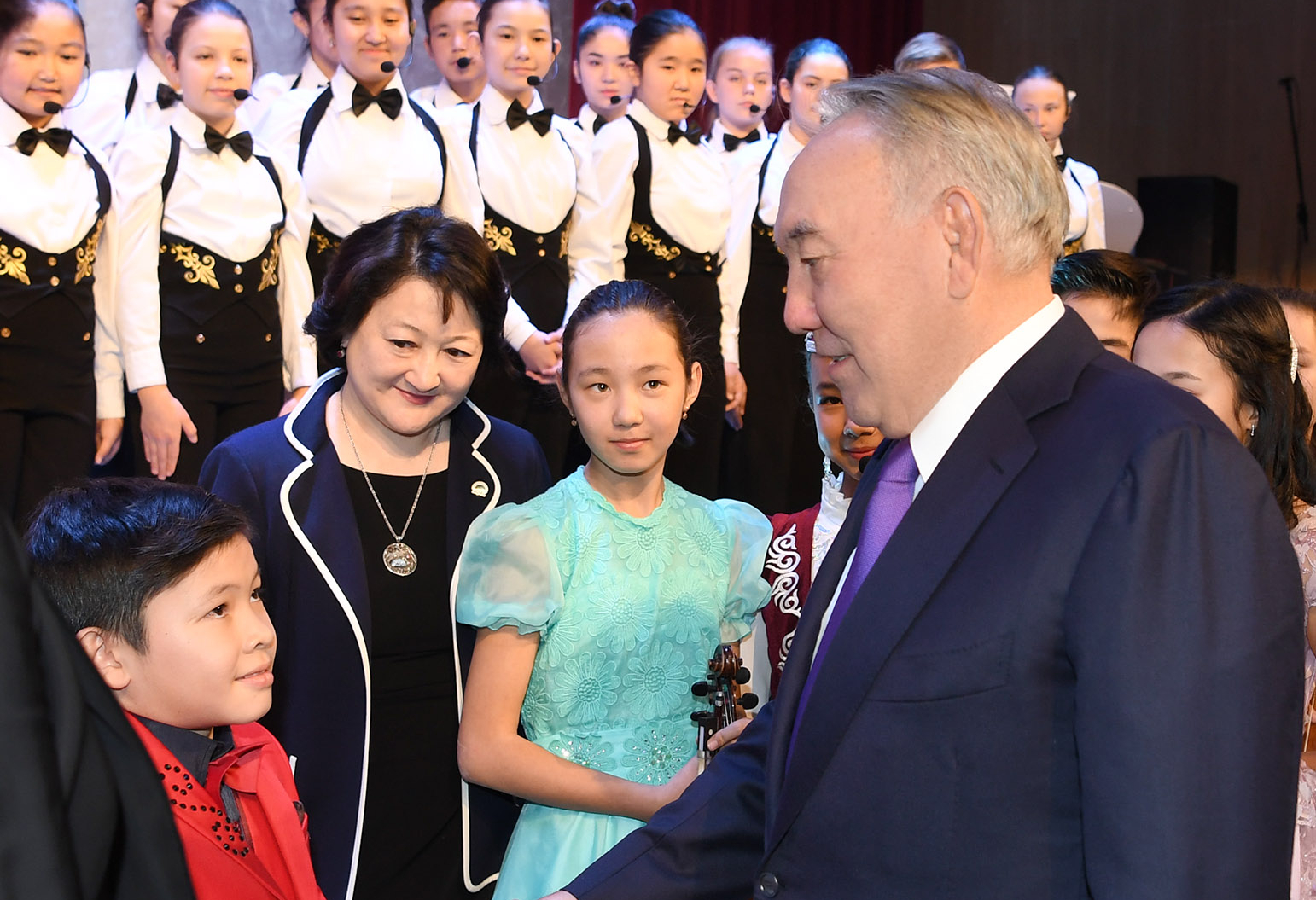 Elbasy jańa mýzyka mektebine bardy