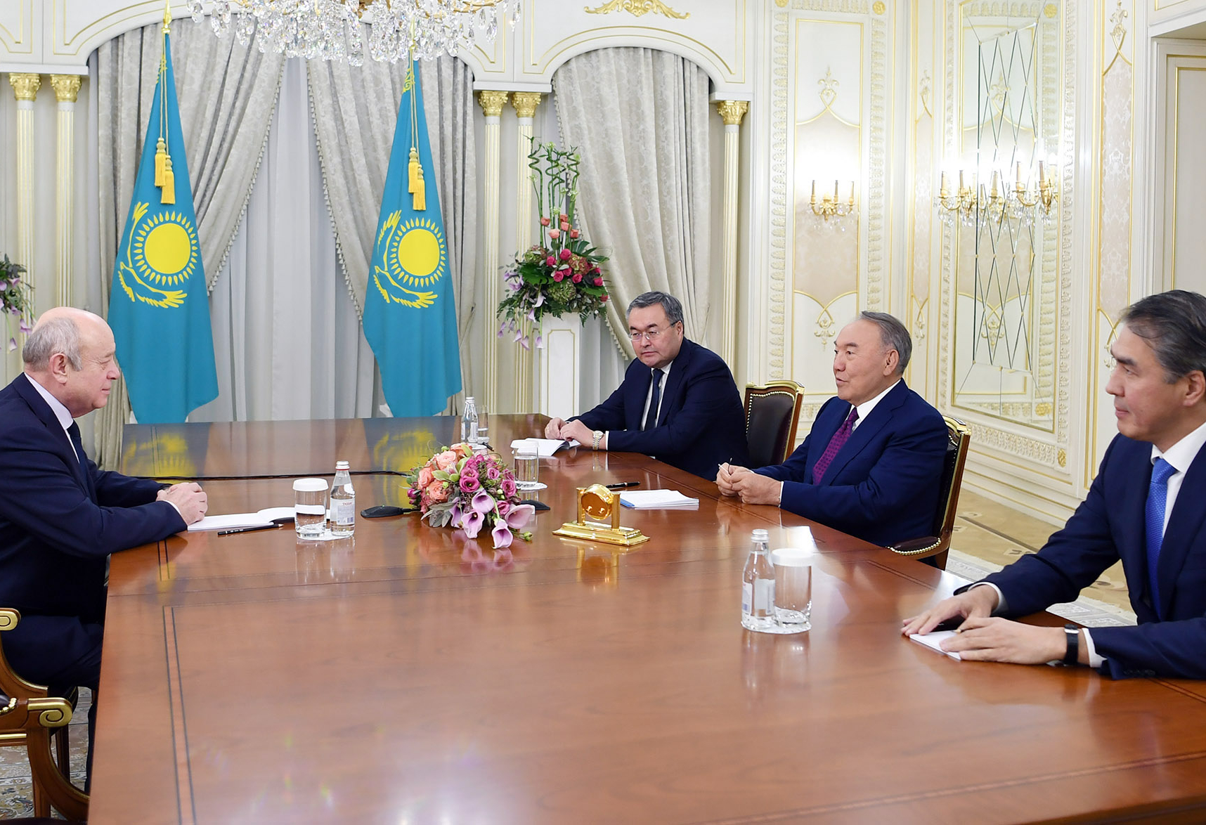 Elbasy Reseı strategııalyq zertteýler ınstıtýtynyń dırektory Mıhaıl Fradkovpen kezdesti