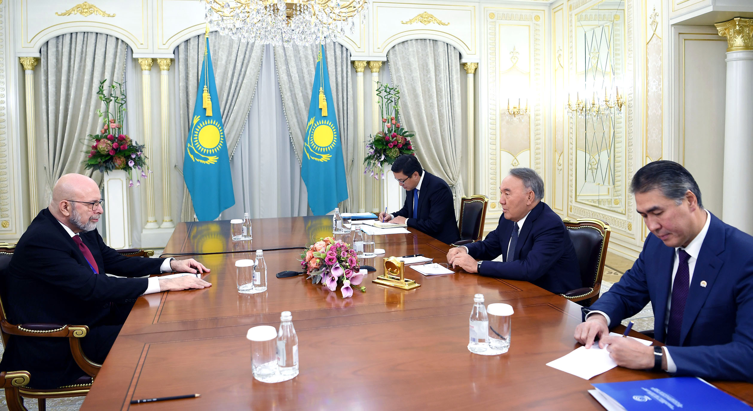 Jahandyq únqatysý  is-sharalaryn talqylady