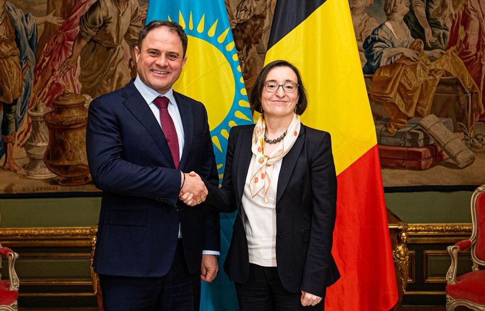 Qazaqstan-Belgııa saıası konsýltasııalary ótti