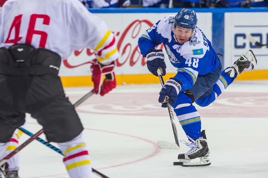 Hokkeı: Roman Starchenko KHL-daǵy 600-oıynyn ótkizdi