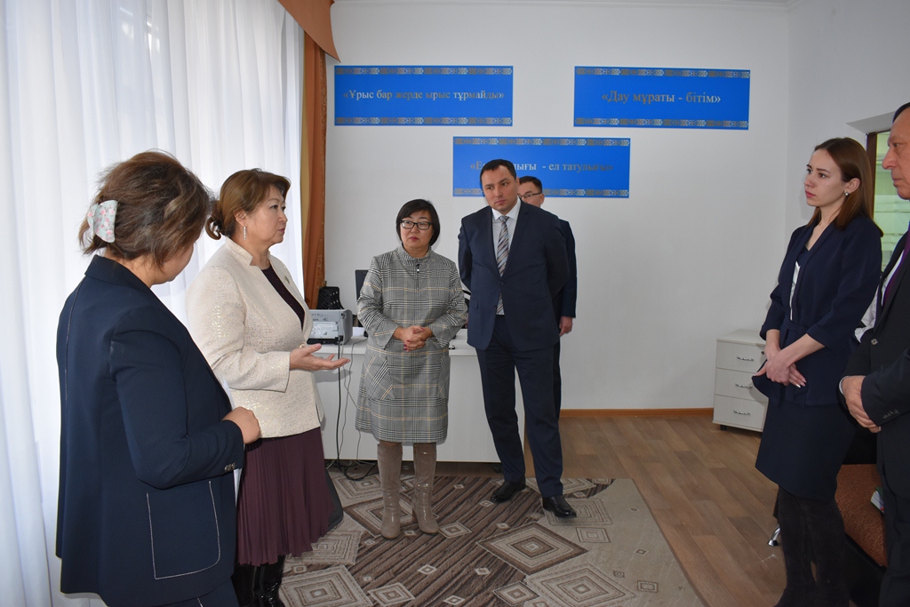 Senator Lázzat Súleımen Aqmola oblysyndaǵy sottarda boldy