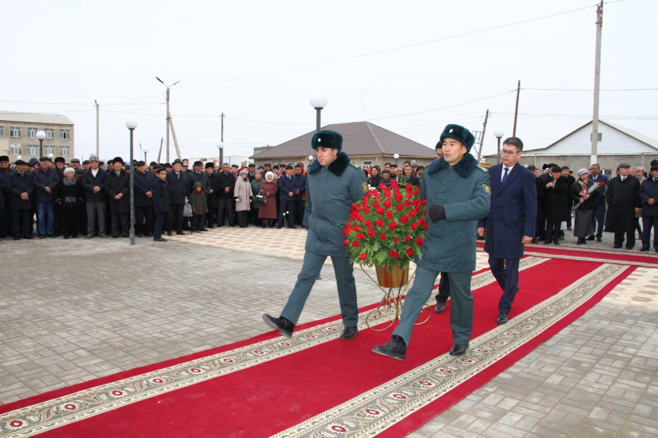 Atyraý oblysynda Isataı Taımanulyna eskertkish ornatyldy