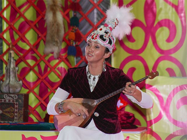 Mańǵystaýda «Qaıqylardan qalǵan saz» dástúrli ánder baıqaýy ótedi