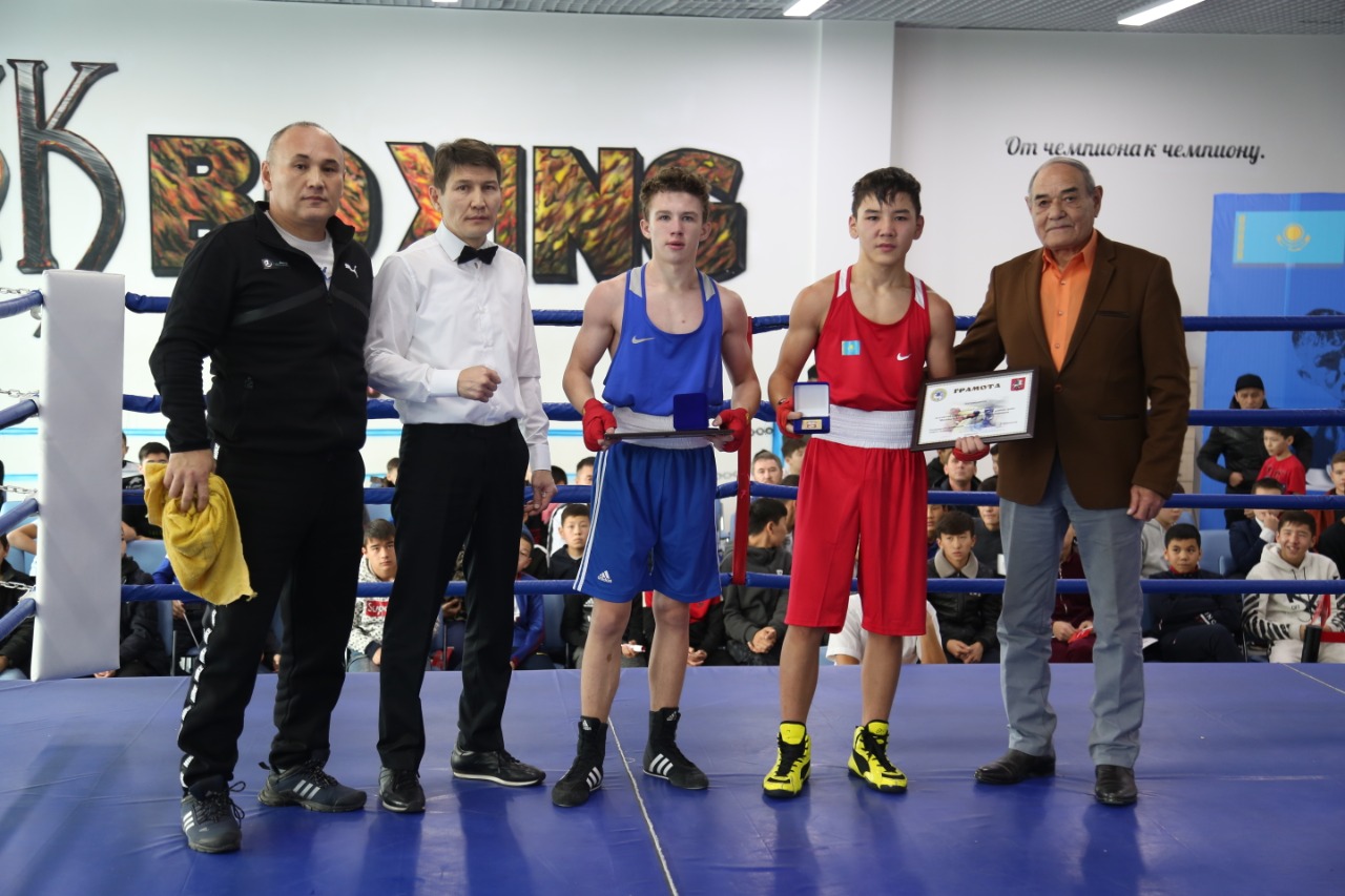 Boks: Almaty men Máskeýdiń jas órenderi teń tústi