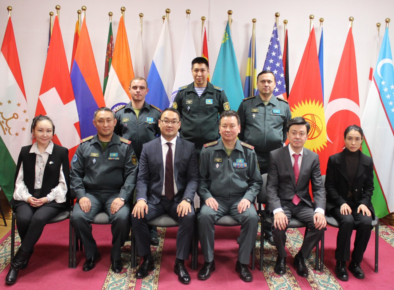 Halyqaralyq Qyzyl Krest Komıteti bitimgerler úshin trenıng ótkizdi