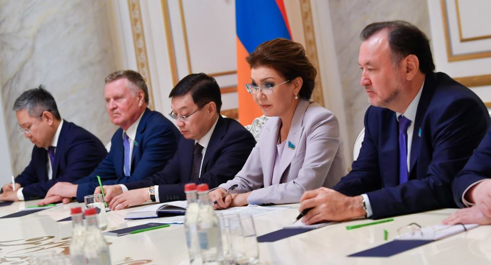 Qazaqstan ónimderin Armenııaǵa eksporttaýdy ulǵaıtýdyń keleshegi talqylandy