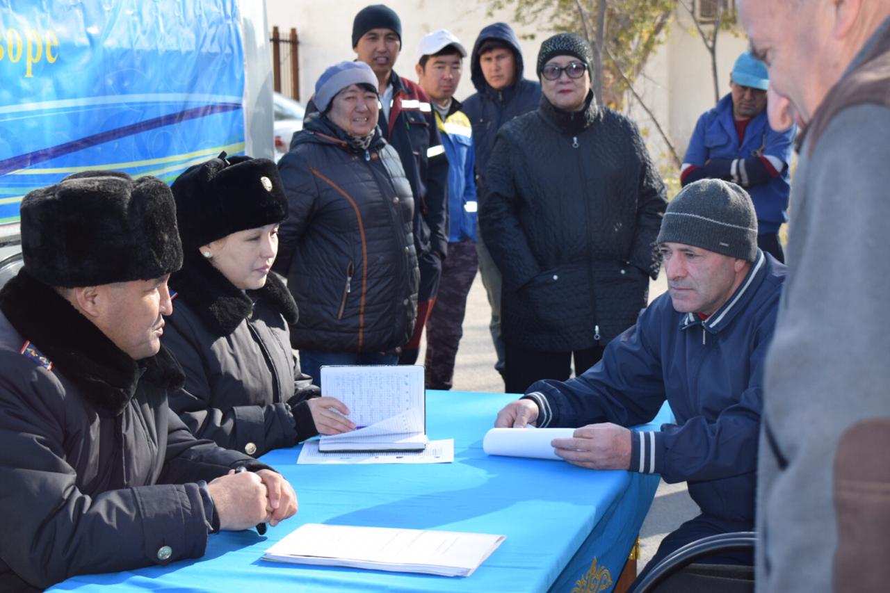 Turǵyndar polıseılermen tikeleı júzdesip, suraqtaryn qoıdy