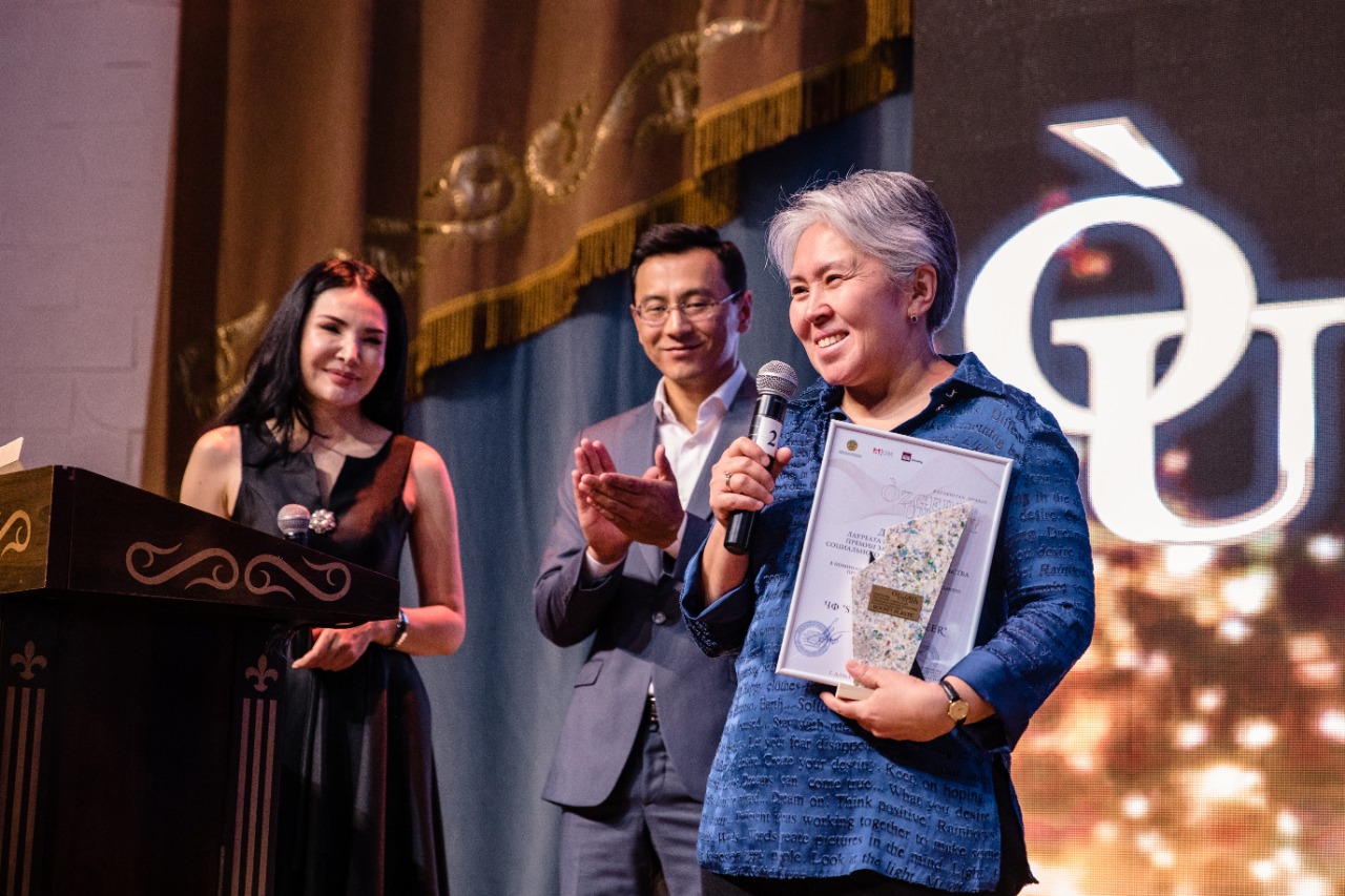 «Ozgeris ustasy» syılyǵy izgi ári isker jandarǵa tabystaldy