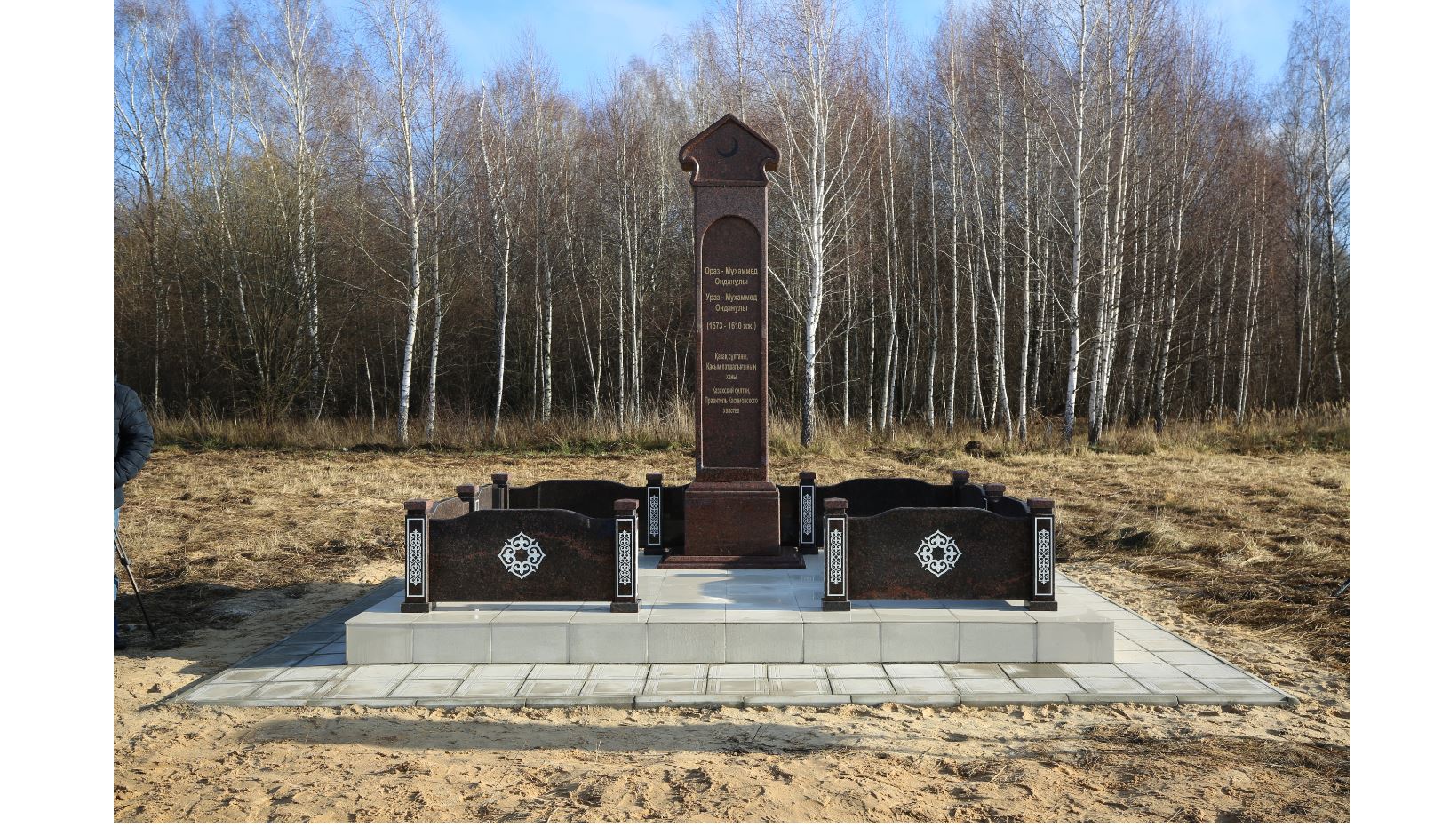 Oraz-Muhammed sultanǵa qulpytas qoıyldy