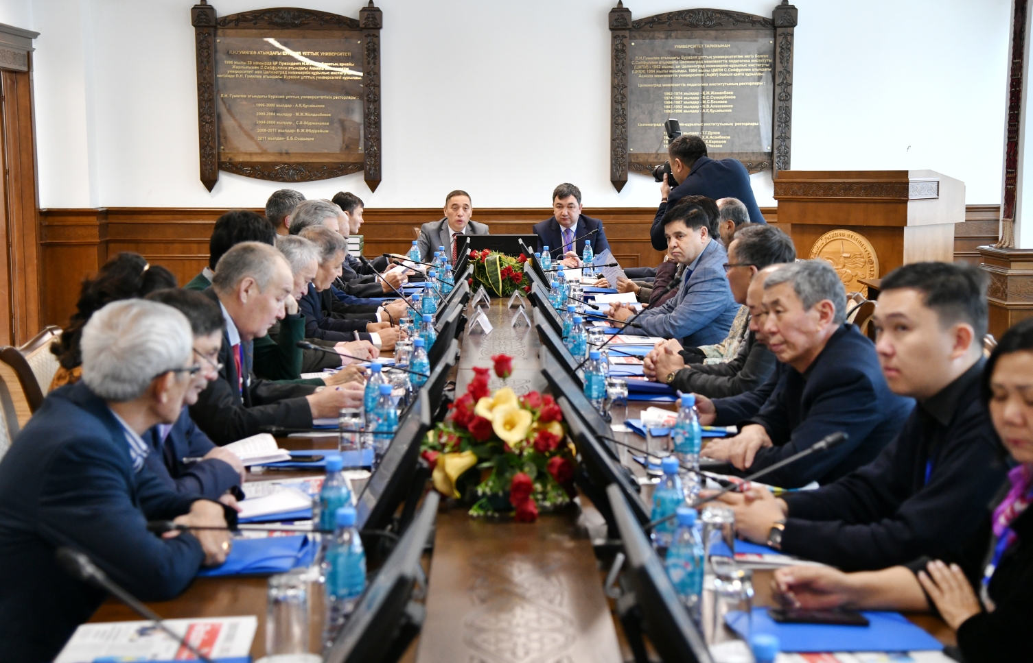 Qazaqtyń qoǵamdyq akademııasyna aınaldy